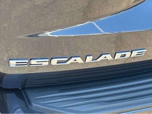 Certified 2024 Cadillac Escalade Premium Luxury w/ Performance Package AWD/4WD image 17