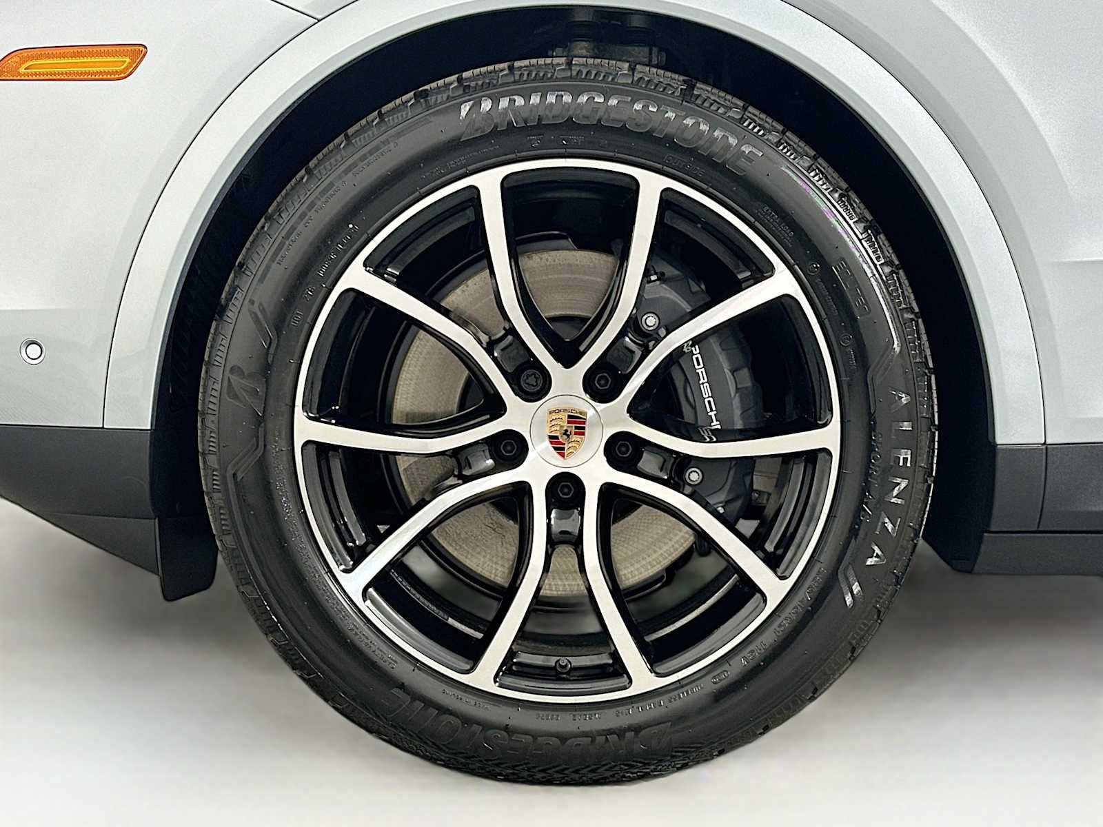 Used 2026 Porsche Cayenne AWD/4WD image 32