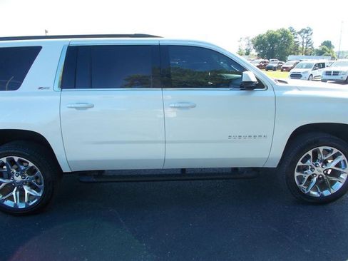 Used 2018 Chevrolet Suburban LT AWD/4WD image 13
