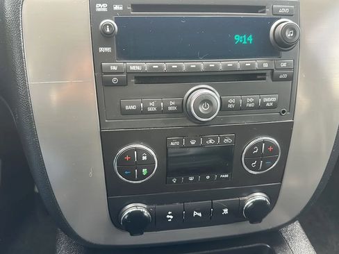 Used 2011 Chevrolet Avalanche LT w/ Luxury Package AWD/4WD image 16