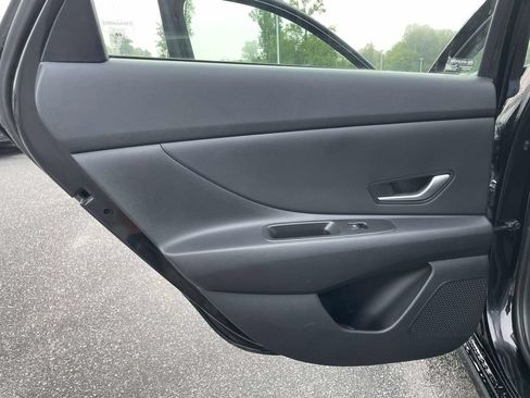 Certified 2023 Hyundai Elantra Blue FWD image 2