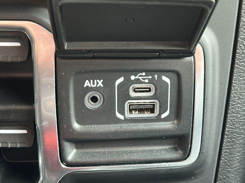 Used 2021 Jeep Wrangler Unlimited Sahara AWD/4WD image 16