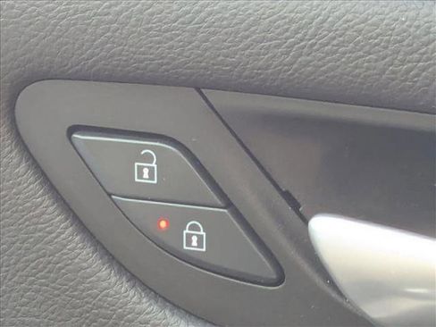 Used 2024 Cadillac XT4 Luxury w/ Cold Weather Package FWD image 13