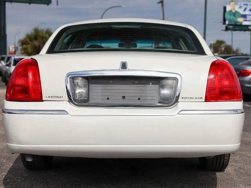 Used 2006 Lincoln Town Car Signature image 7