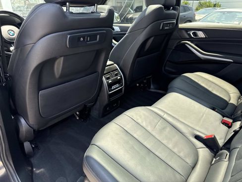 Used 2022 BMW X7 xDrive40i w/ M Sport Package AWD/4WD image 10