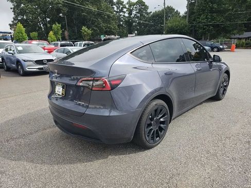 Used 2022 Tesla Model Y Long Range AWD/4WD image 8