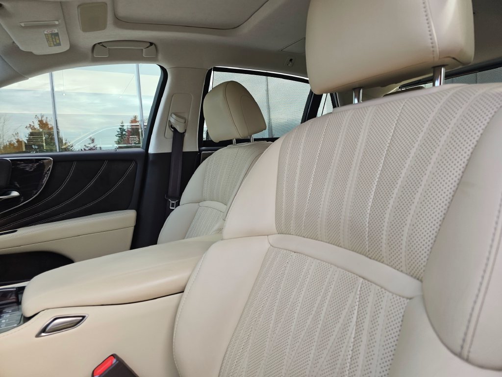 Used 2018 Lexus LS 500h AWD w/ Luxury Package image 24