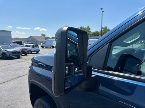 Used 2022 Chevrolet Silverado 2500 Custom w/ Custom Value Package AWD/4WD image 25