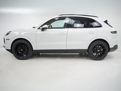 Used 2026 Porsche Cayenne AWD/4WD image 2