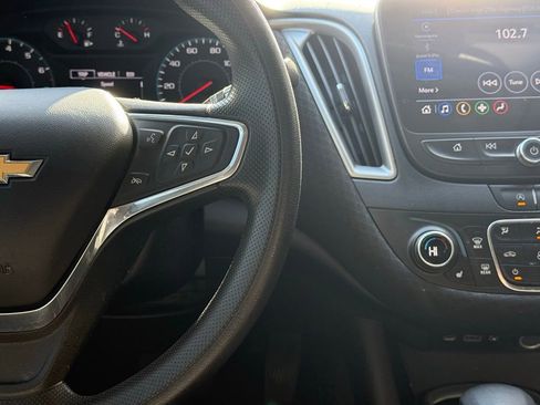 Used 2022 Chevrolet Malibu LT image 11