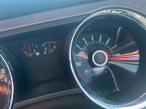 Used 2013 Ford Mustang Convertible RWD image 5