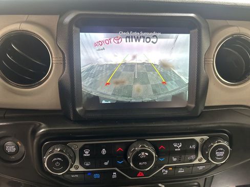 Used 2021 Jeep Wrangler Unlimited Sahara AWD/4WD image 26