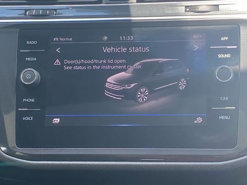 Certified 2022 Volkswagen Tiguan SE w/ Panoramic Sunroof Package AWD/4WD image 8