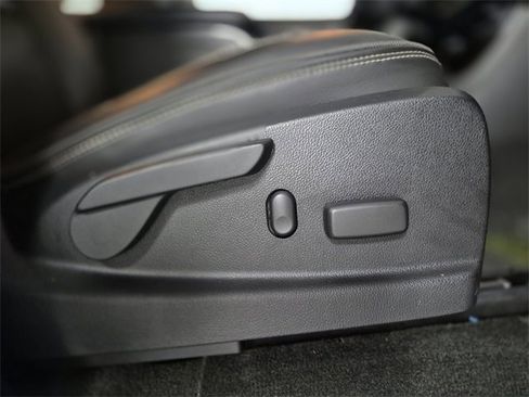 Used 2018 GMC Canyon Denali image 36