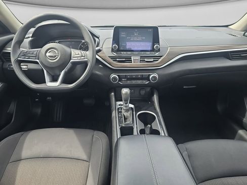 Used 2024 Nissan Altima 2.5 SV FWD image 12