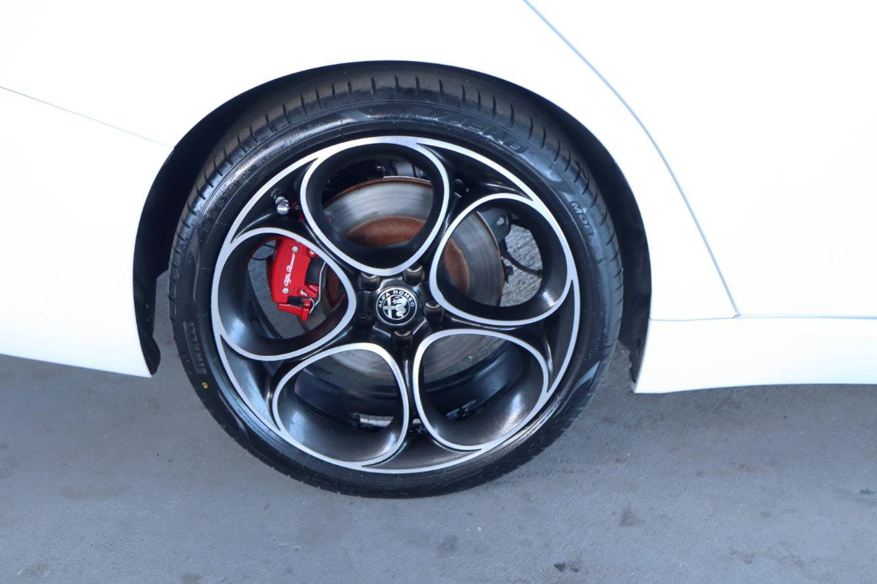 Used 2023 Alfa Romeo Giulia Veloce RWD image 5
