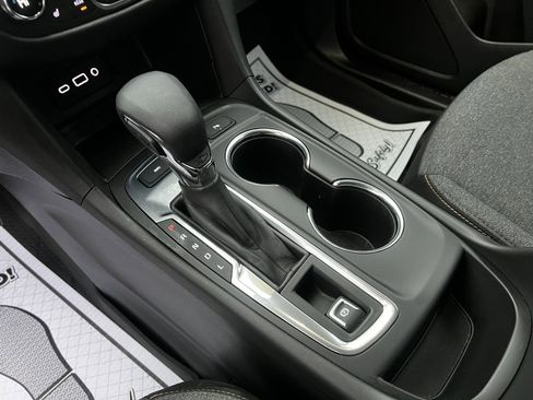 Used 2023 Chevrolet Equinox LT image 20