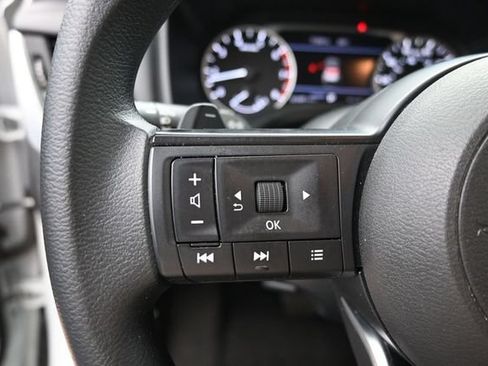 Used 2024 Nissan Rogue SV FWD image 17