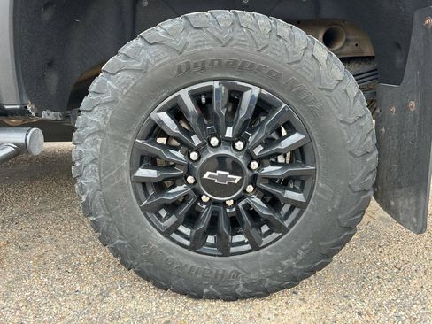 Used 2024 Chevrolet Silverado 2500 LTZ w/ LTZ Plus Package image 4