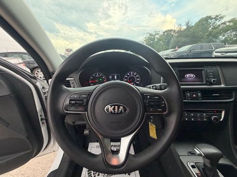 Used 2016 Kia Optima LX FWD image 12