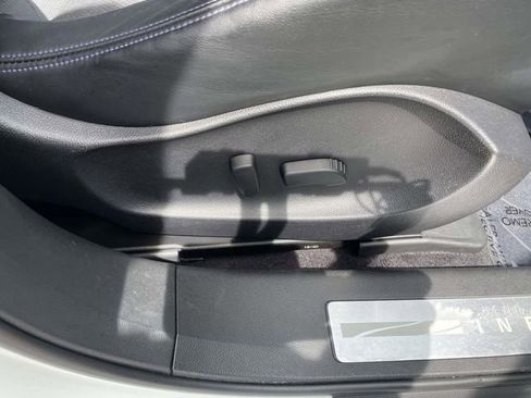 Used 2016 INFINITI QX70 AWD w/ Premium Package image 30