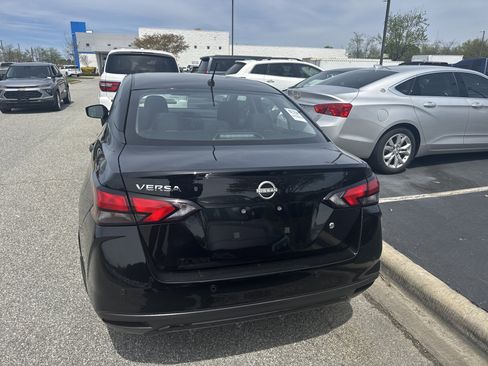 Used 2025 Nissan Versa S w/ Trunk Package image 9