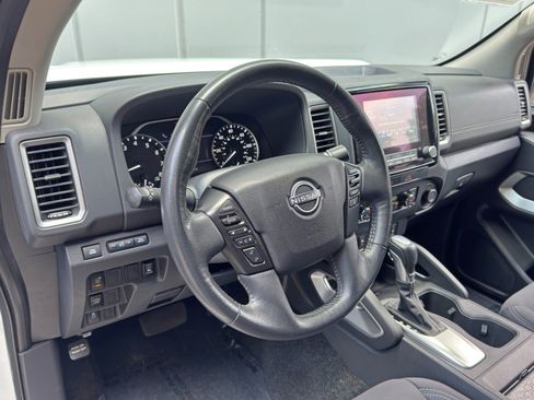 Used 2022 Nissan Frontier SV RWD image 12