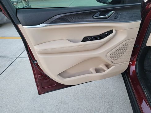 New 2025 Jeep Grand Cherokee Limited w/ Luxury Tech Group II RWD image 7