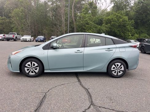 Used 2017 Toyota Prius Three FWD image 2