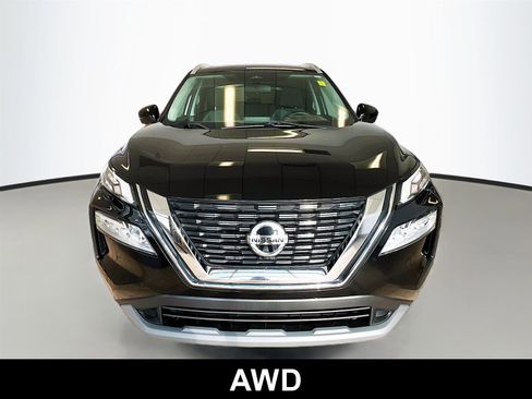 Used 2021 Nissan Rogue SV image 2