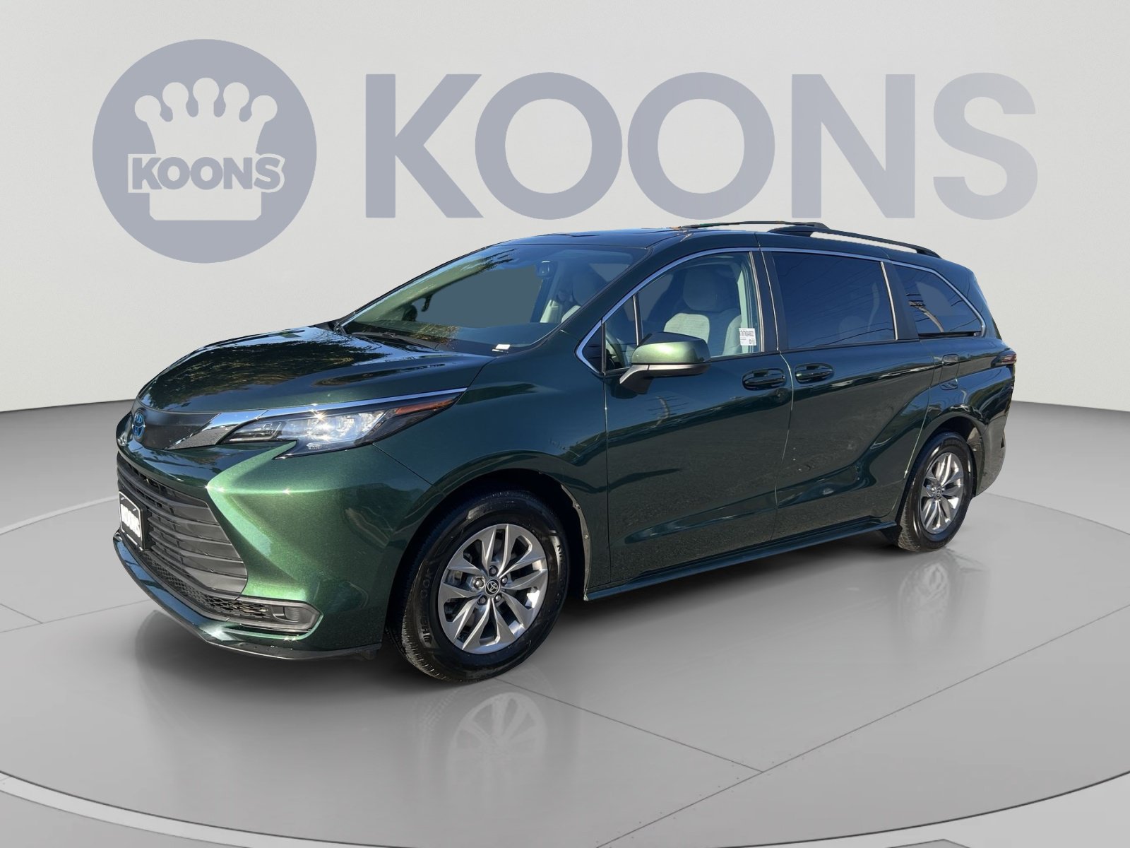 Used 2022 Toyota Sienna LE w/ LE Plus Package AWD/4WD image 1