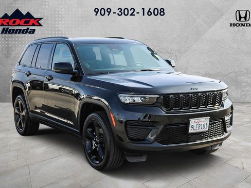 Used 2024 Jeep Grand Cherokee Altitude AWD/4WD image 3