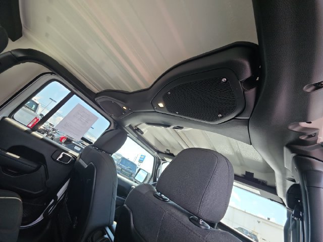 Used 2026 Jeep Gladiator Rubicon w/ Steel Power Dome Hood Package AWD/4WD image 22