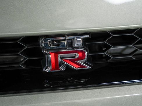Used 2024 Nissan GT-R T-spec Dual-clutch 6-Speed Tra w/ Floor Mat Package image 13