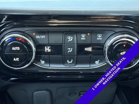 Used 2025 Chevrolet Trax LT w/ LT Convenience Package image 17