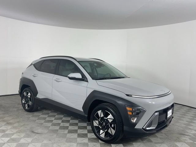 Used 2025 Hyundai Kona SEL FWD image 3