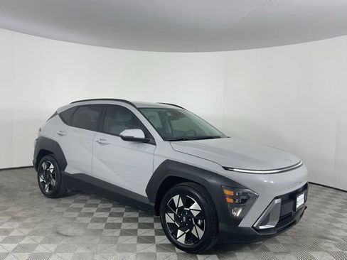 Used 2025 Hyundai Kona SEL FWD image 3
