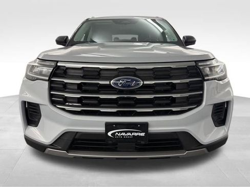 Used 2025 Ford Explorer Active image 3