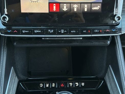 Used 2023 Jeep Wagoneer Series III w/ Convenience Group I image 19