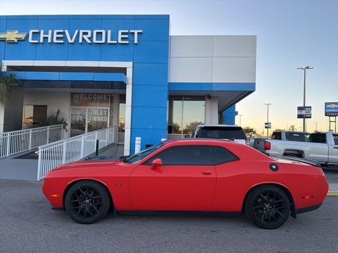 Used 2016 Dodge Challenger R/T image 5