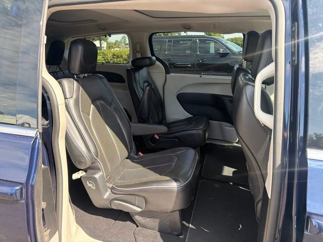 Used 2019 Chrysler Pacifica Limited FWD image 13
