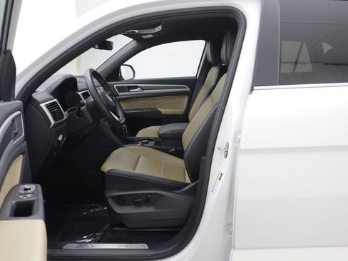 Used 2023 Volkswagen Atlas Cross Sport SE w/ Black Wheel Package AWD/4WD image 5