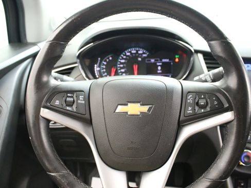 Used 2018 Chevrolet Trax LT w/ LT Convenience Package AWD/4WD image 12