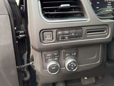 Used 2023 GMC Yukon XL SLT w/ SLT Premium Package AWD/4WD image 35
