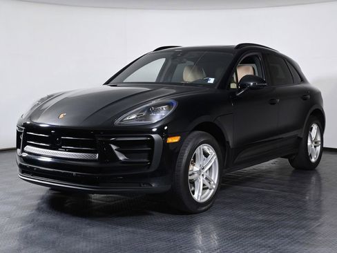 Certified 2024 Porsche Macan AWD/4WD image 1