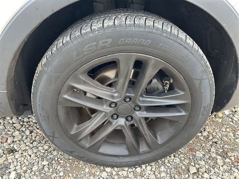 Used 2016 Ford Explorer XLT w/ Equipment Group 202A image 9