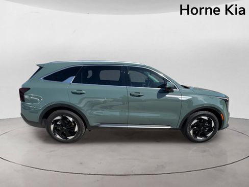 Certified 2025 Kia Sorento EX AWD/4WD image 3
