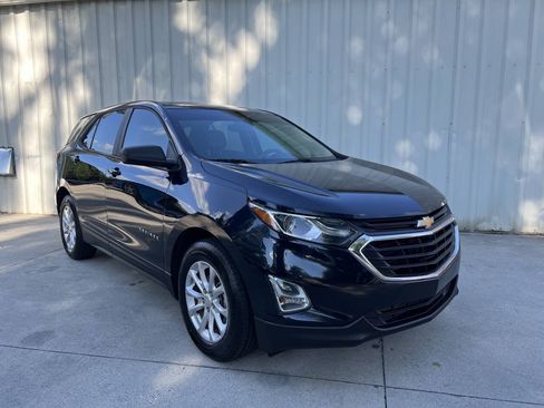 Used 2020 Chevrolet Equinox LS w/ LS Convenience Package FWD image 1