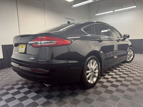 Used 2020 Ford Fusion SE image 4