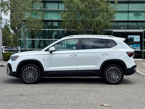 Used 2025 Volkswagen Taos SE FWD image 7